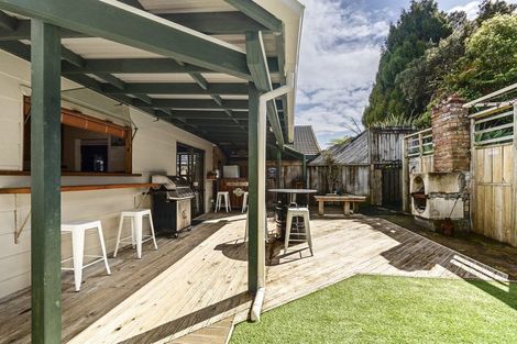 Photo of property in 100 Heta Road, Highlands Park, New Plymouth, 4312