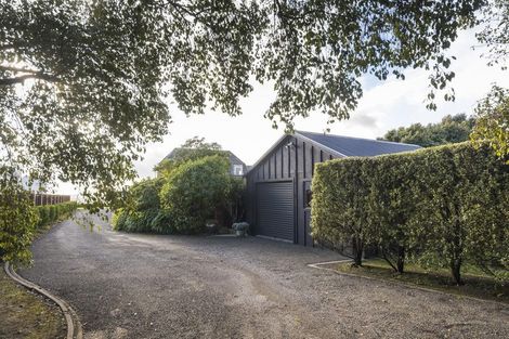 Photo of property in 38 Titirangi Drive, Fitzherbert, Palmerston North, 4471