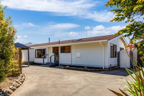 Photo of property in 1 Dunleith Grove, Silverstream, Upper Hutt, 5019