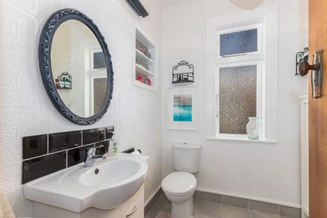 Photo of property in 75 Marine Parade, Eastbourne, Lower Hutt, 5013