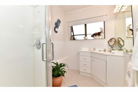 Photo of property in 37 Centreway Road, Orewa, 0931