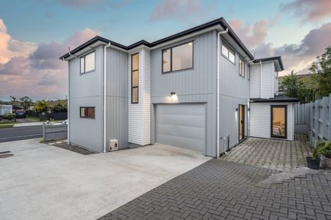 Photo of property in 16 Gosford Drive, Botany Downs, Auckland, 2010
