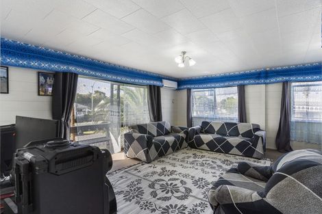 Photo of property in 2/11 Bluewater Place, Wattle Downs, Auckland, 2103