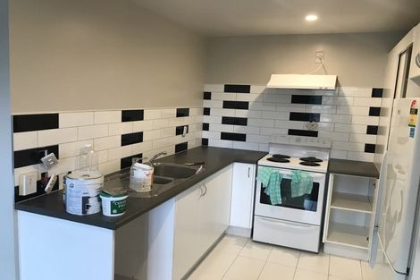 Photo of property in 2/93a Kelburn Parade, Kelburn, Wellington, 6012