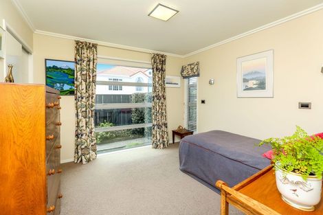 Photo of property in 2 Cutfield Road, New Plymouth, 4310