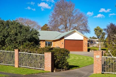 Photo of property in 2 Burgundy Park Avenue, Henderson, Auckland, 0612