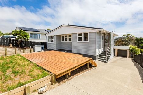 Photo of property in 16 Sasanof View, Ascot Park, Porirua, 5024