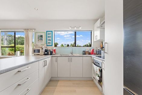 Photo of property in 38 Scott Road, Stanmore Bay, Whangaparaoa, 0932