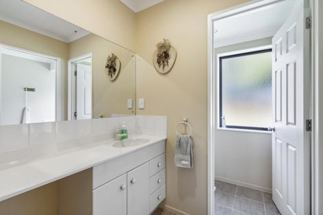 Photo of property in 2 Awaroa Stream Drive, Waiuku, 2123