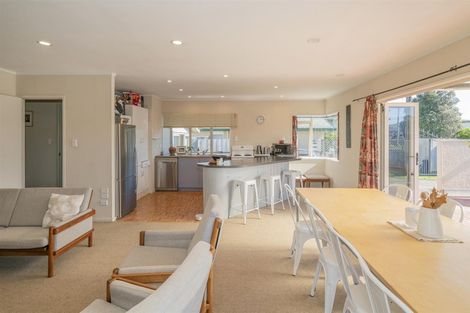 Photo of property in 16 Lee Street, Whitianga, 3510