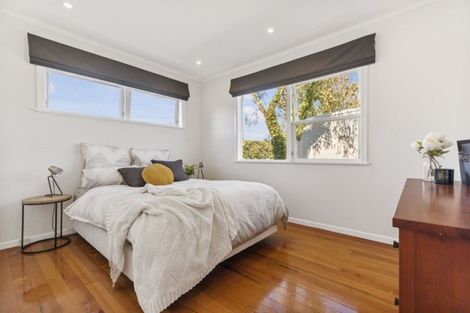 Photo of property in 24 La Rosa Street, Green Bay, Auckland, 0604