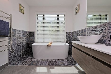 Photo of property in 1 Te Roera Drive, Taradale, Napier, 4112