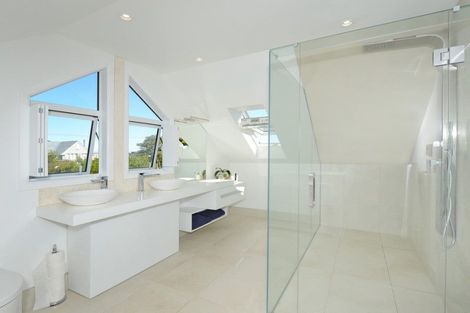 Photo of property in 6 Hinau Street, Eastbourne, Lower Hutt, 5013