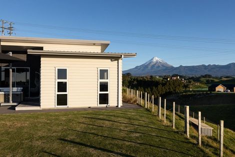 Photo of property in 576a Mangorei Road, Mangorei, New Plymouth, 4371