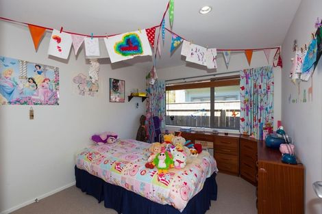 Photo of property in 26 Bluewater Place, Paraparaumu, 5032