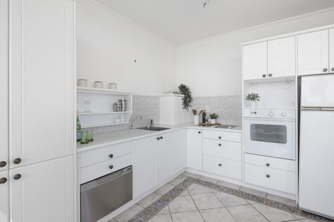 Photo of property in Rona House, 33 Rimu Street, Eastbourne, Lower Hutt, 5013