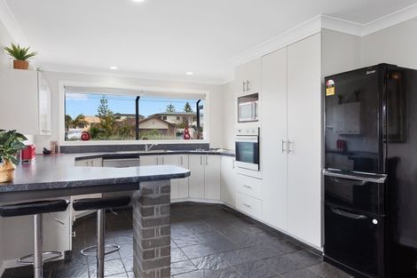 Photo of property in 2 Panorama Place, Coastlands, Whakatane, 3120