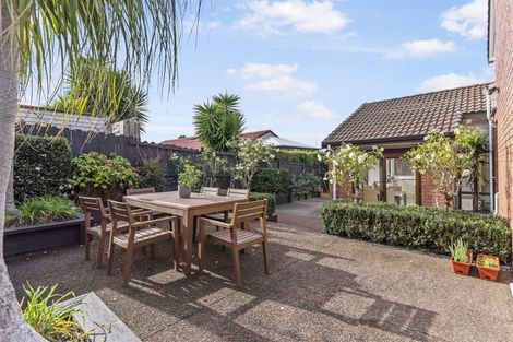 Photo of property in 3 Citation Way, Botany Downs, Auckland, 2010