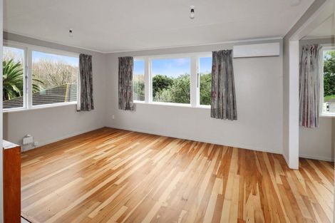 Photo of property in 16 Komata Grove, Waitangirua, Porirua, 5024