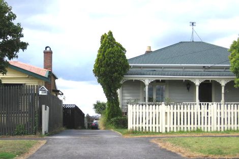 Photo of property in 82 Astley Avenue, New Lynn, Auckland, 0600