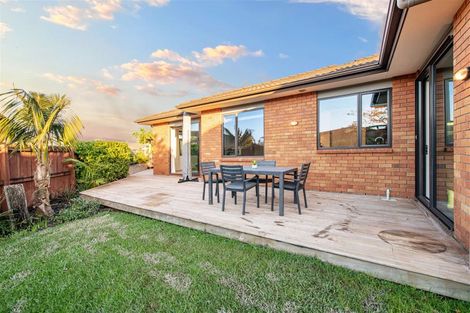 Photo of property in 3 Stow Place, Henderson, Auckland, 0612