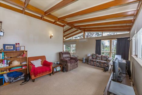 Photo of property in 59 Totaravale Drive, Totara Vale, Auckland, 0629