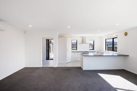 Photo of property in 26 Sardinia Grove, Fitzherbert, Palmerston North, 4410