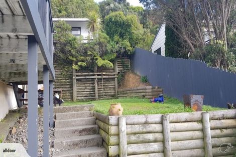 Photo of property in 21a Fernhaven Grove, Newlands, Wellington, 6037