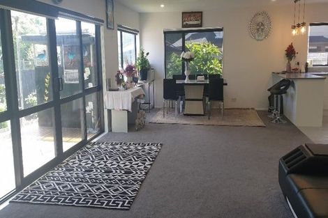 Photo of property in 18b Riverpark Crescent, Henderson, Auckland, 0610