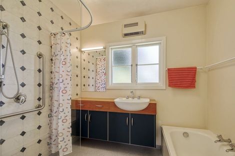 Photo of property in 130 Jeffreys Road, Strowan, Christchurch, 8052