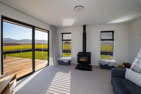 Photo of property in 355 Golden Road, Springvale, Alexandra, 9393