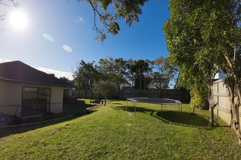 Photo of property in 5 Waimanu Bay Drive, Te Atatu Peninsula, Auckland, 0610