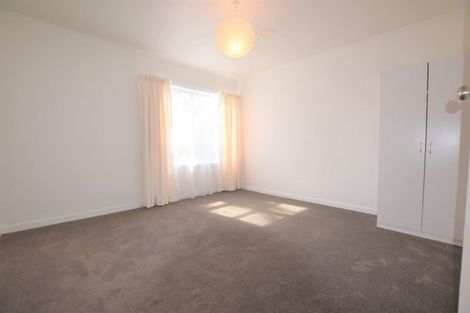 Photo of property in 19 Cleve Road, Green Bay, Auckland, 0604