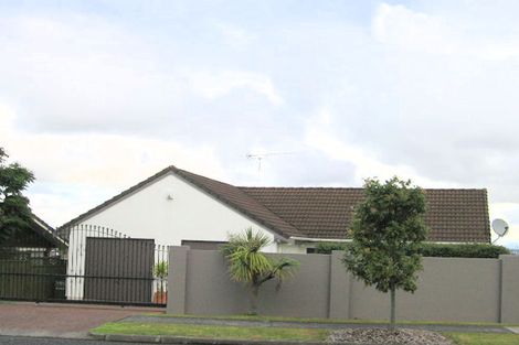 Photo of property in 34 Lexington Drive, Botany Downs, Auckland, 2010