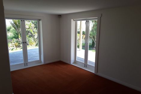 Photo of property in 2/128 Aberdeen Road, Campbells Bay, Auckland, 0620