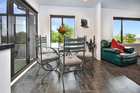 Photo of property in 21 Orinda Close, Botany Downs, Auckland, 2010