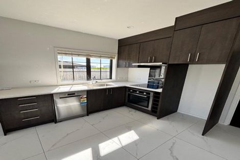 Photo of property in 10 Poutawa Lane, Clarks Beach, 2122