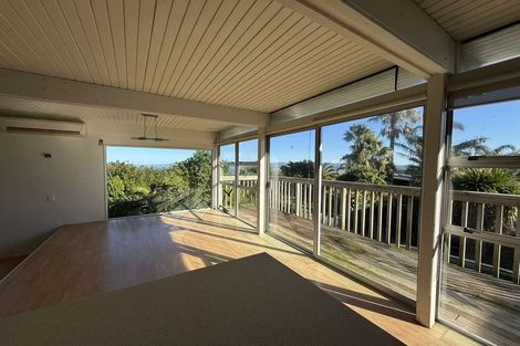Photo of property in 28 Mayall Avenue, Beach Haven, Auckland, 0626