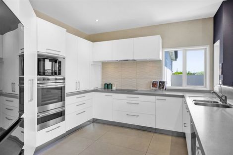 Photo of property in 10 Sampson Avenue, Waiwhakaiho, New Plymouth, 4312