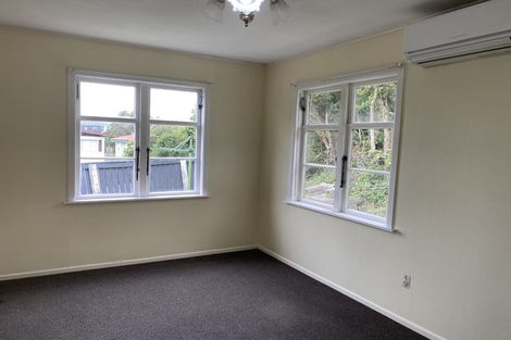 Photo of property in 2 Horokiwi Road West, Newlands, Wellington, 6037