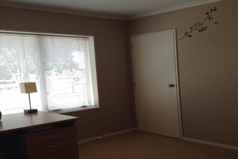 Photo of property in 30 Sandwick Drive, Weymouth, Auckland, 2103