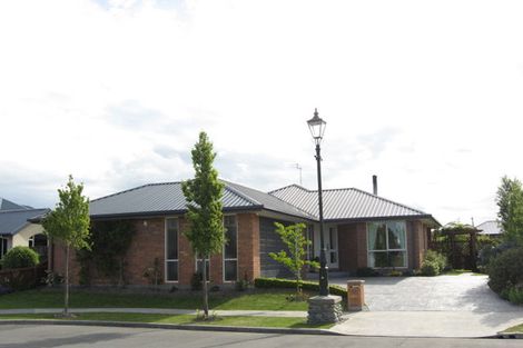 Photo of property in 12 Hawkins Place, Rangiora, 7400