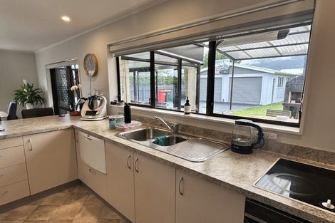 Photo of property in 5 Oriwa Street, Waikanae, 5036