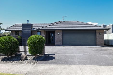 Photo of property in 8 Settlers Close, Whalers Gate, New Plymouth, 4310