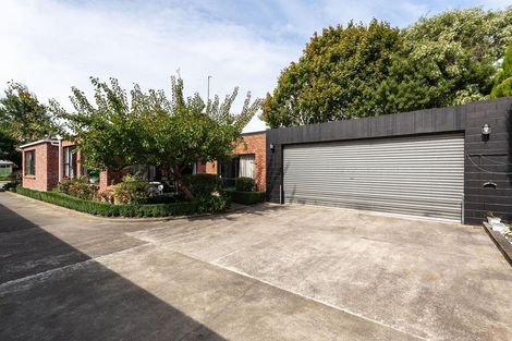 Photo of property in 327 Avonhead Road, Avonhead, Christchurch, 8042
