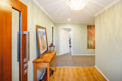 Photo of property in 21 Loveston Lane, Kelvin Grove, Palmerston North, 4470