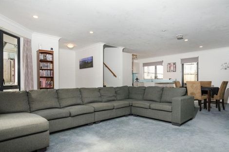 Photo of property in 21 View Ridge Drive, Ranui, Auckland, 0612