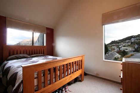 Photo of property in 8b Sainsbury Road, Fernhill, Queenstown, 9300