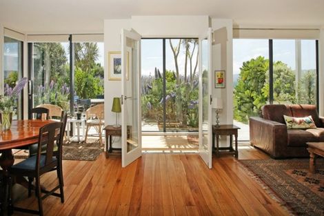 Photo of property in 9 Marine Parade, Seatoun, Wellington, 6022