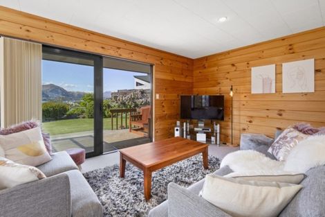 Photo of property in 71 Cedar Drive, Kelvin Heights, Queenstown, 9300